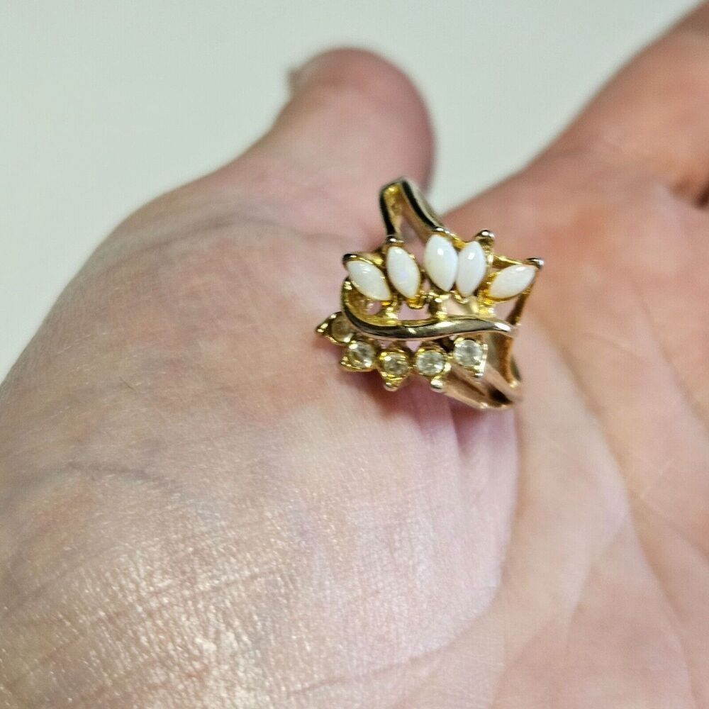Uncas gold tone vintage cocktail ring size 7